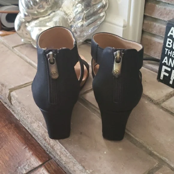 Adrienne Vittadini Tricia Wedge Size 9 - Picture 9 of 13